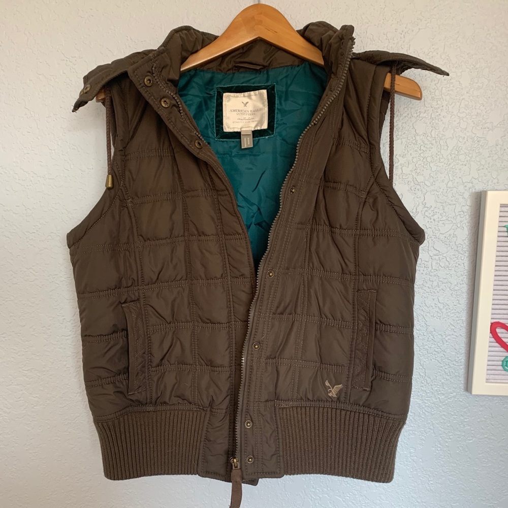 American Eagle puff vest
